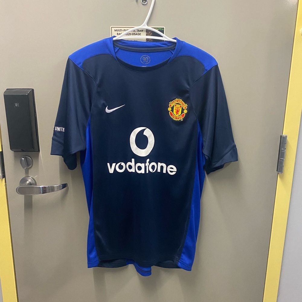 2005 Manchester United training top
